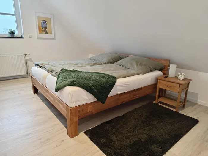 Geräumiges Schlafzimmer mit Doppelbett im Ferienhaus Am Pannofen