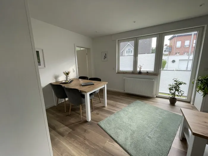 Esstisch mit vier Stühlen in der Ferienwohnung Friedrich-Spee Erdgeschoss