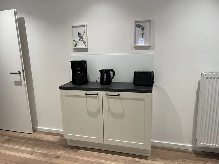 Kaffeemaschine, Wasserkocher und Toaster in der Küche der Ferienwohnung Friedrich-Spee Erdgeschoss