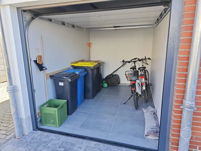Garage mit gesichertem Fahrradstellplatz am Haus der Ferienwohnung Friedrich-Spee